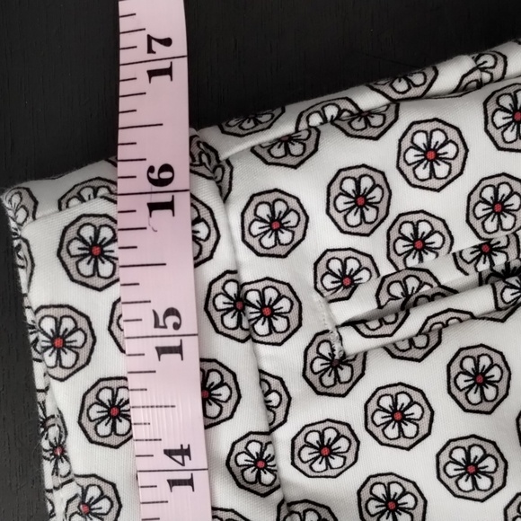 Adrianna Papell crop pants size 8 gray red floral print  back seam with pockets - Picture 8 of 12